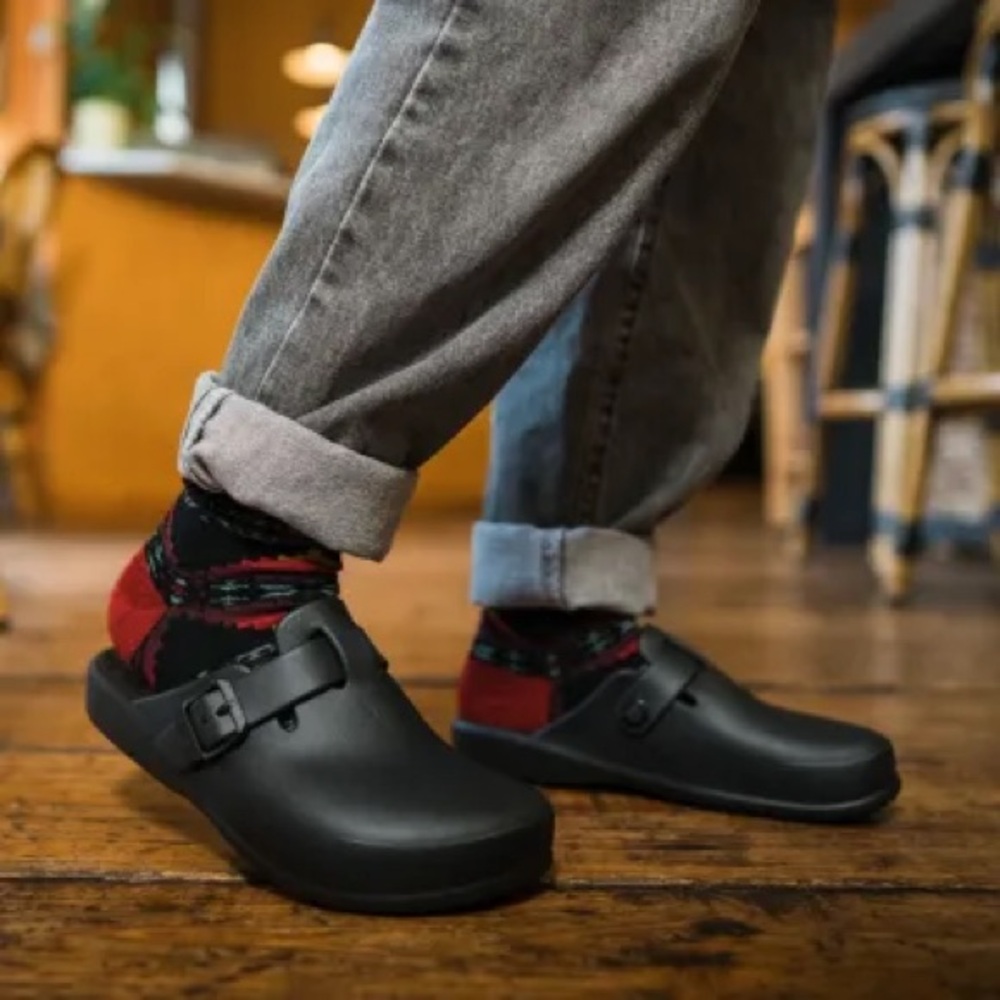 Shoes for Crews Balltimore Black Clogs Unisex NEW *See description fits like a 9